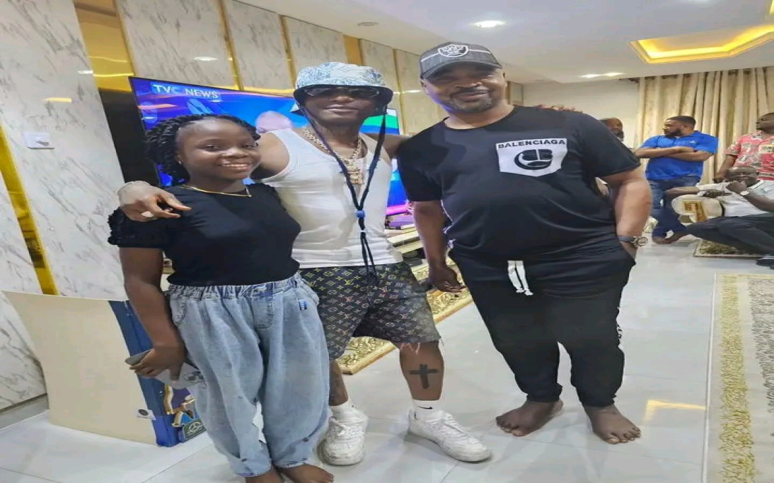 Wizkid Pays Surprise Visit To MC Oluomo
